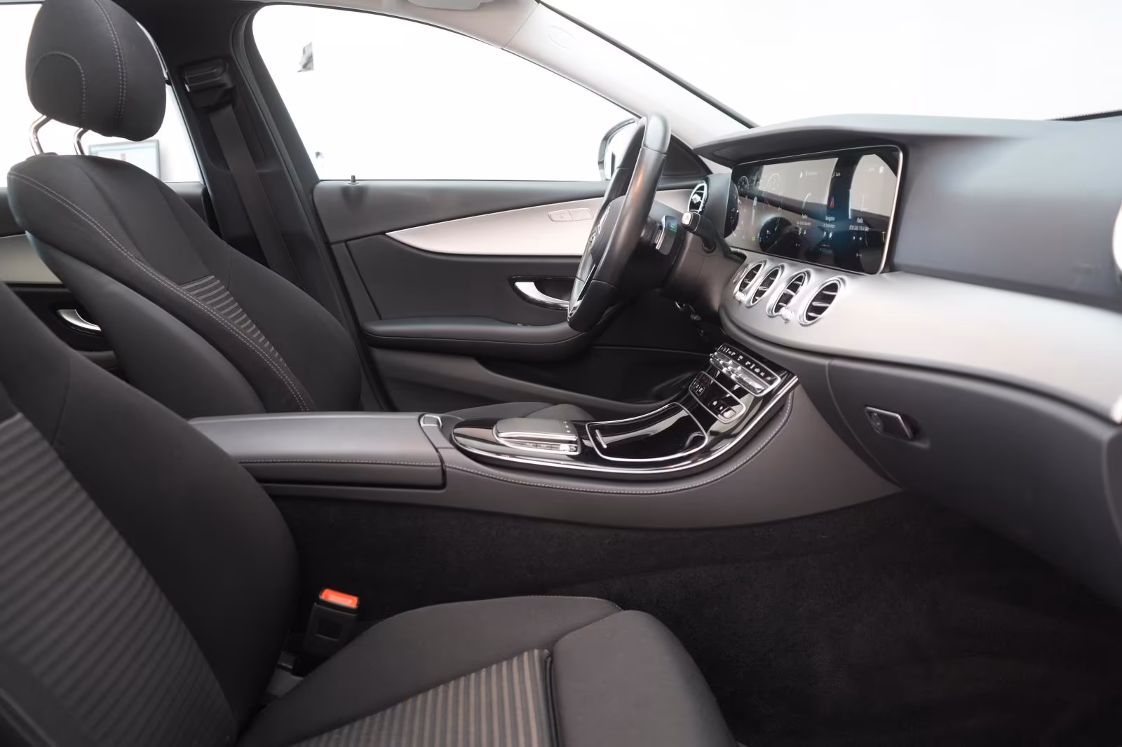 (B-201) Mercedes-Benz(Hybrid) E 300 de 4Matic T 9G-Tronic Temp/Kamera/Pano - Image 9