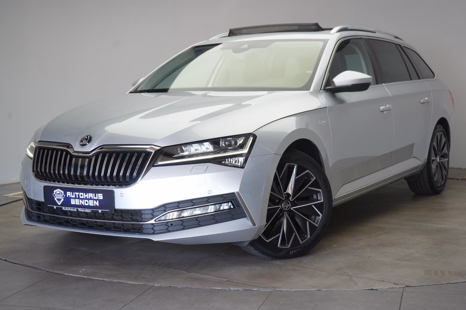 (B-190) Skoda Superb 2.0 TDI DSG L&K Leder/ACC/Pano/Canton/Vir - Image 3