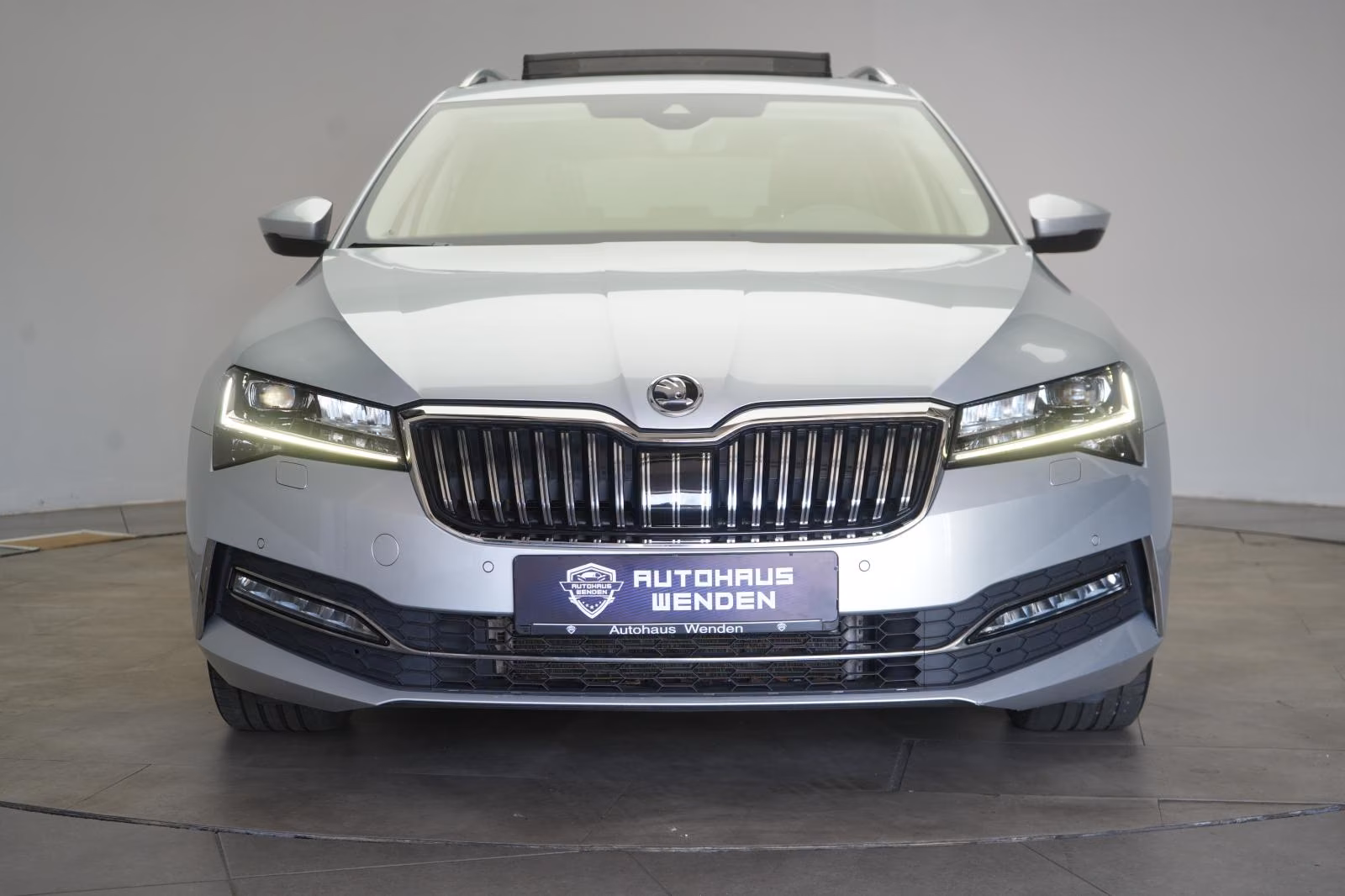 (B-190) Skoda Superb 2.0 TDI DSG L&K Leder/ACC/Pano/Canton/Vir - Image 2