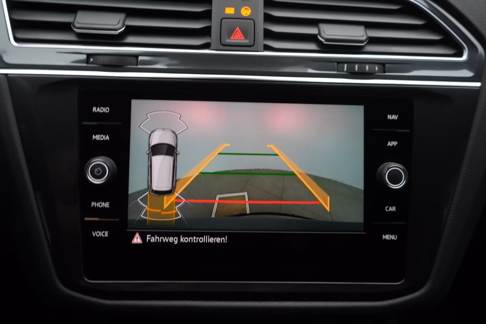 (B-606) Volkswagen Tiguan Allspace 2.0 TSI 4Motion DSG R-Line ACC/K - Image 19