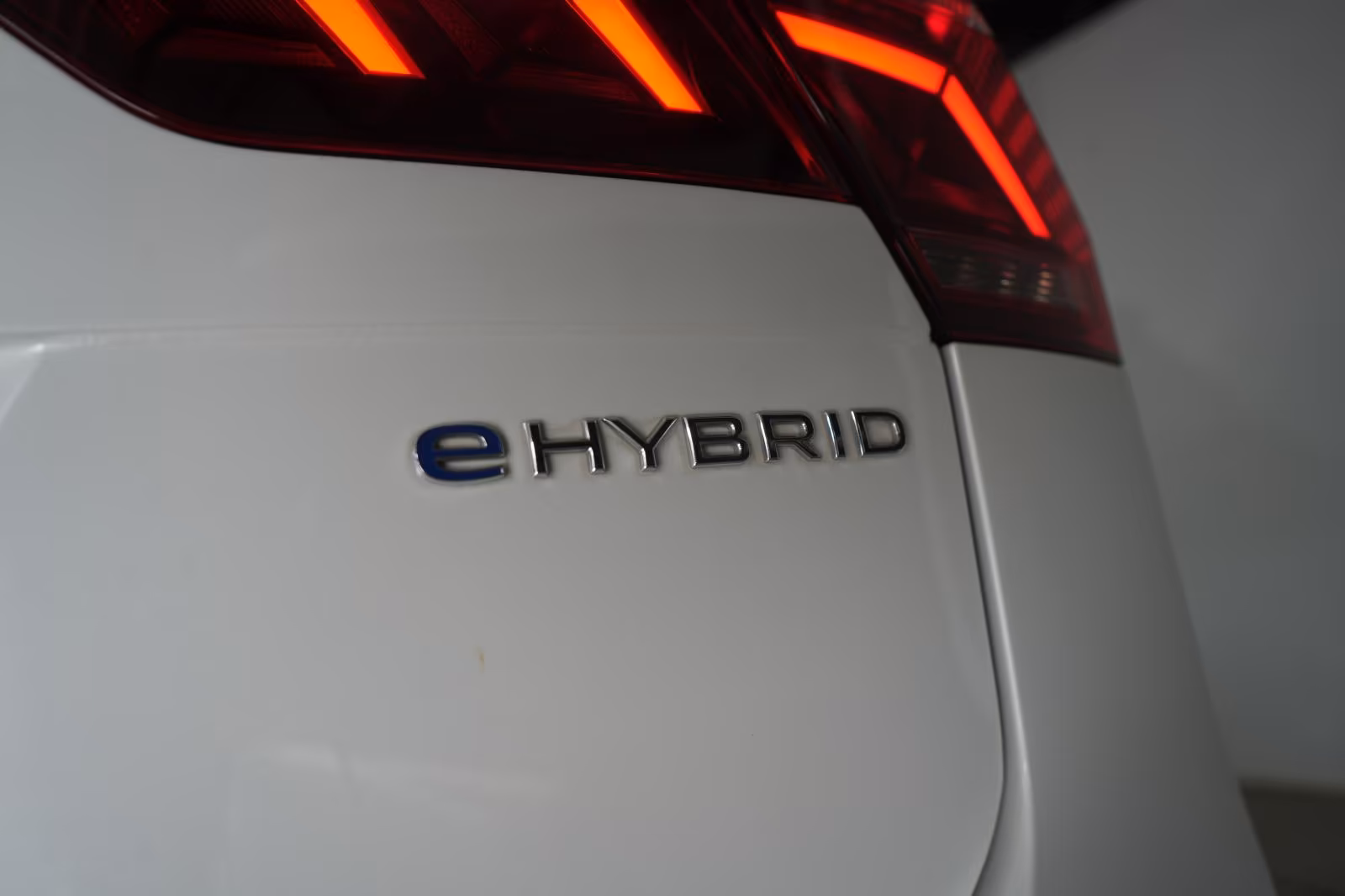 (B-422) Volkswagen(Hybrid) Tiguan 1.4 eHybrid DSG R Line ACC/Leder/HUD/Virt - Image 27