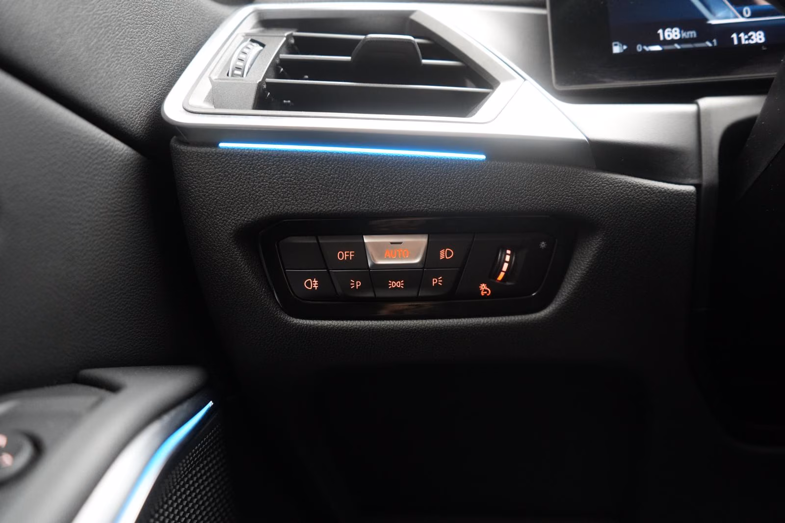 (B-425) BMW 320 i Leder/Temp/Hifi/Wide/CarPlay/Lane - Image 16