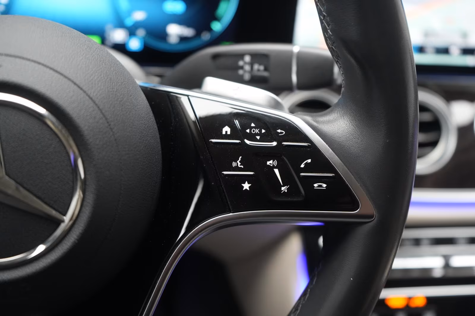 (B-349) Mercedes-Benz(Hybrid) E 300 de T 9G-Tronic AMG Leder/Distronic/Kamer - Image 16
