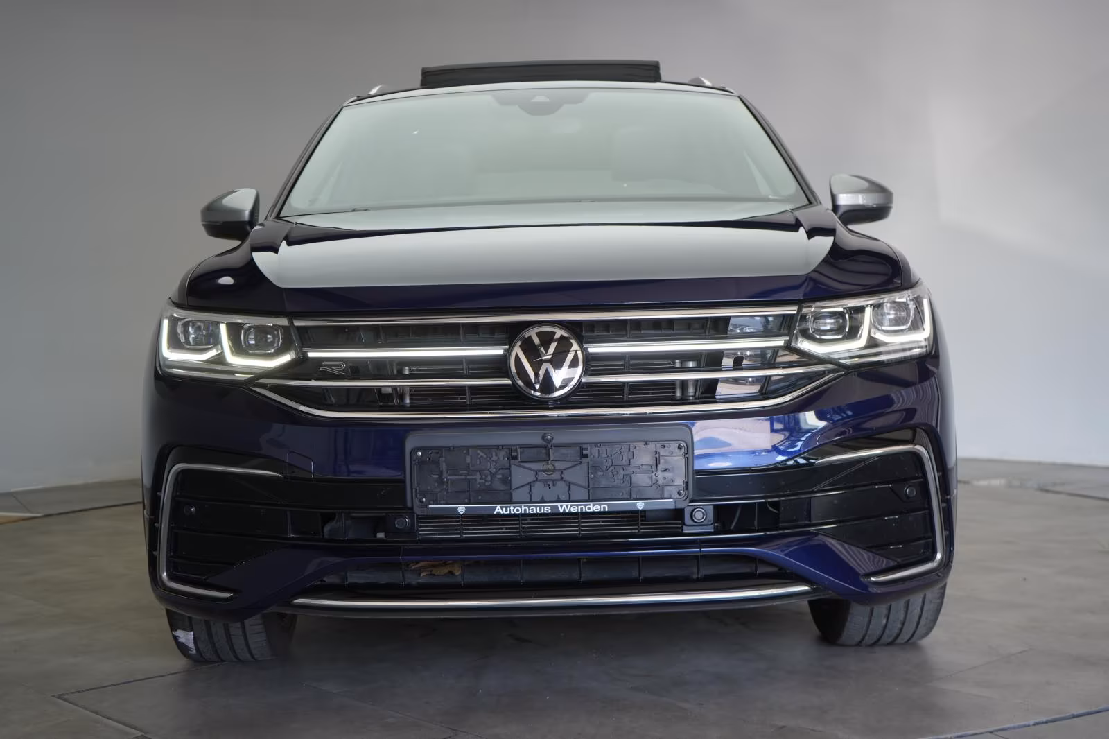 (B-566) Volkswagen Tiguan 2.0 TSI 4Motion DSG R-Line - Image 2