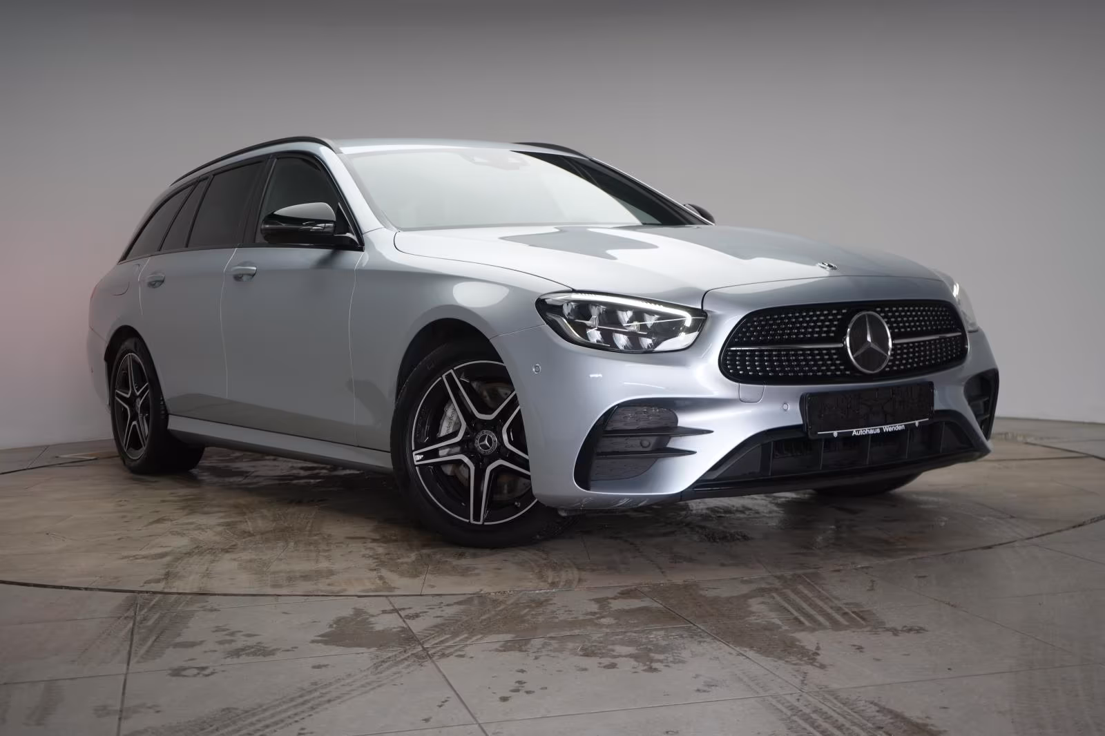 (B-016) Mercedes-Benz(Hybrid) E 300 de T 9G-Tronic AMG Distronic/Kamera/Burm - Image 1