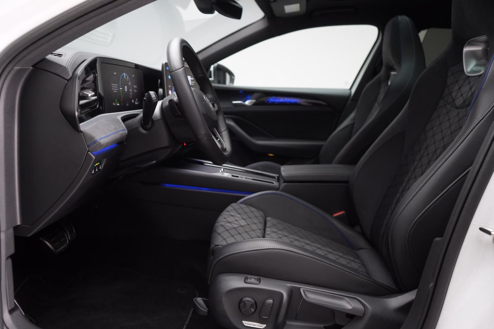 (B-326) Volkswagen(Hybrid) Passat 1.5 e-Hybrid DSG R-Line ACC/Kamera/Pano/A - Image 6