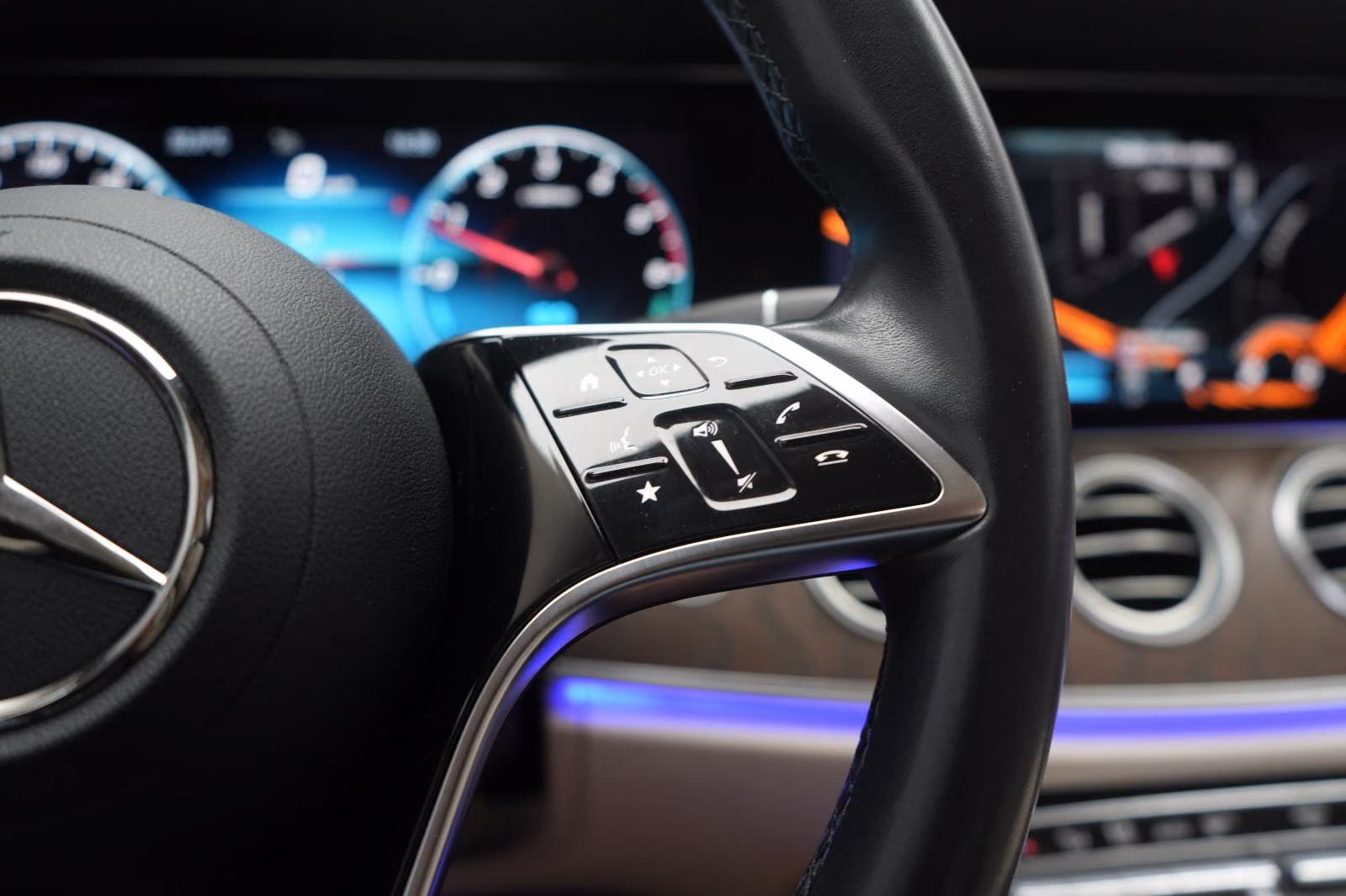 (B-724) Mercedes-Benz(Hybrid) E 300 de T 9G-Tronic AMG CarPlay/Temp/Kamera - Image 17