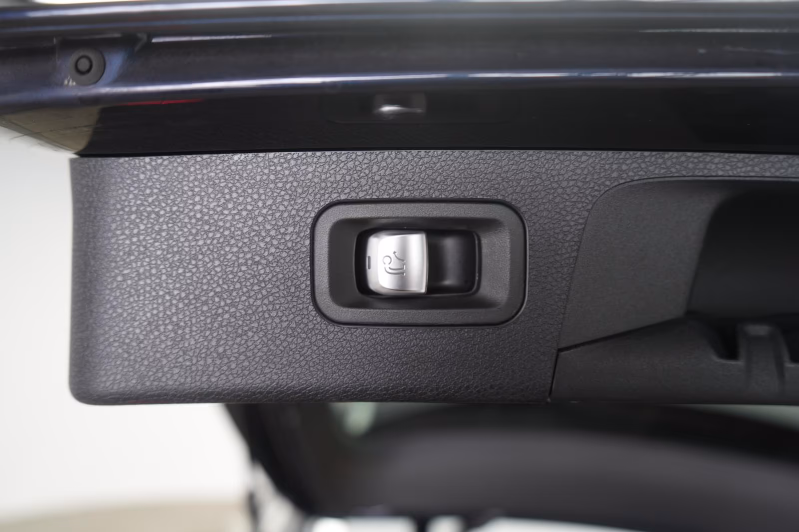 (B-259) Mercedes-Benz(Hybrid) E 300 e T 9G-Tronic AMG Distronic/Kamera/AHK/L - Image 21
