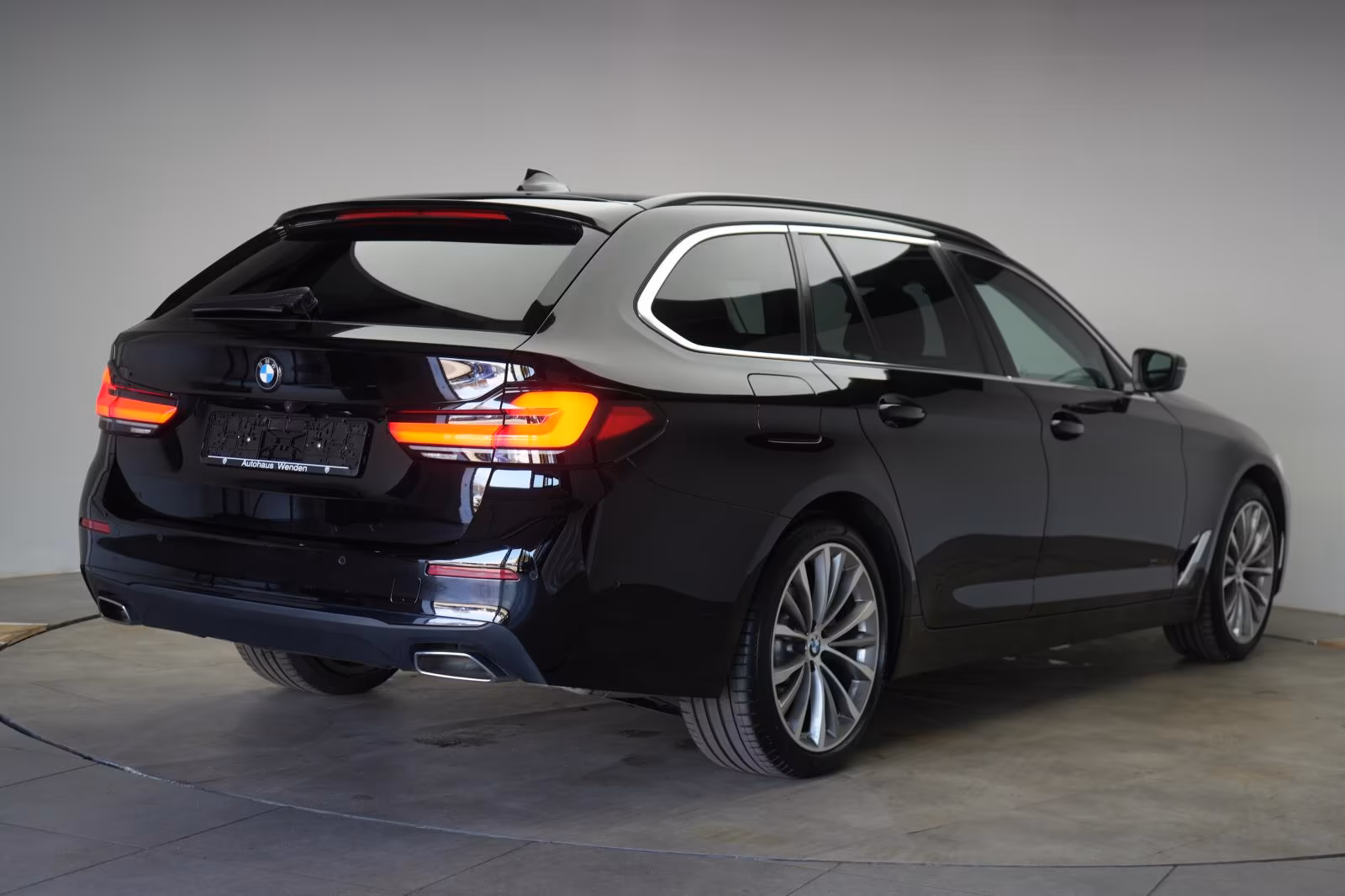 (B-464) BMW 530 i xDrive Touring Leder/Temp/HUD/Kamera/H&K/V - Image 5