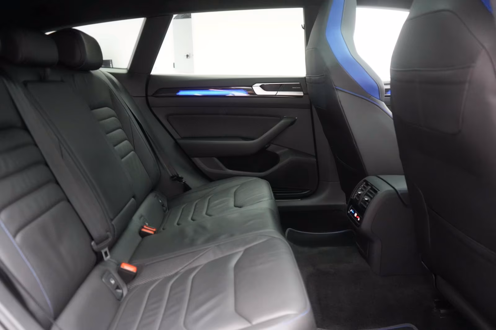 (B-013) Volkswagen Arteon Shooting Brake R 2.0 TSI 4Motion DSG Lede - Image 11