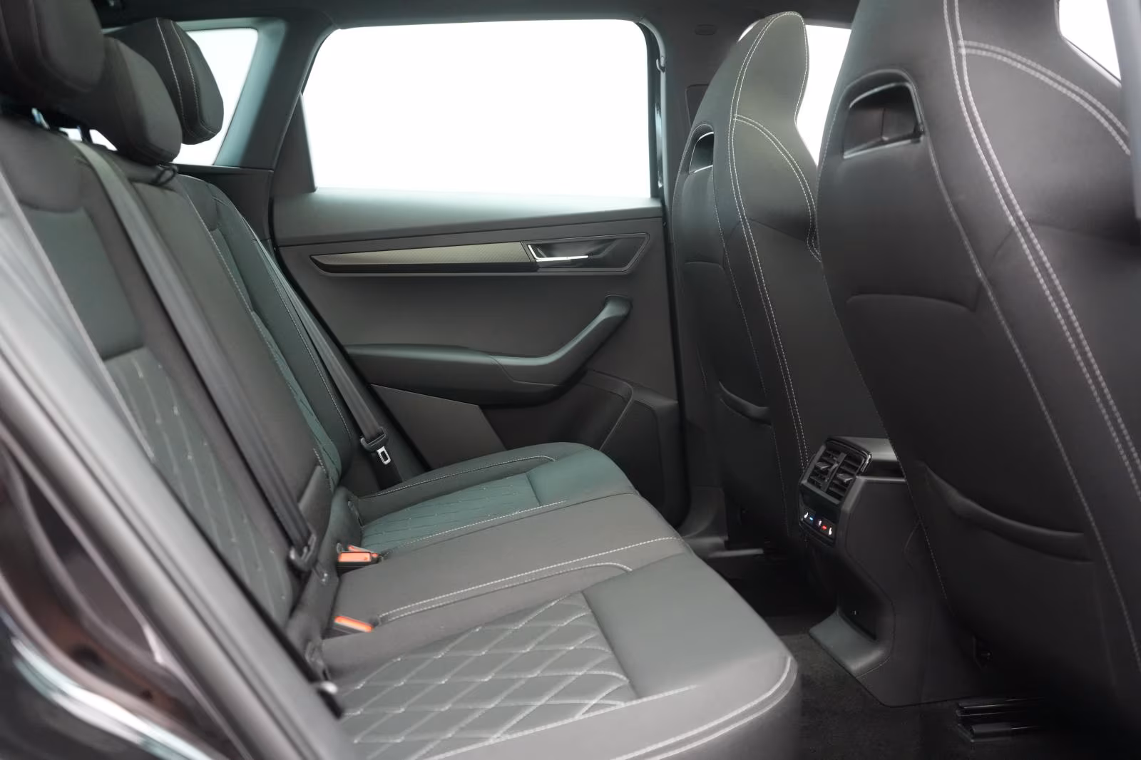 (B-614) Skoda Karoq 2.0 TDI Sportline ACC/Virtual/Pano/Kamera/ - Image 10