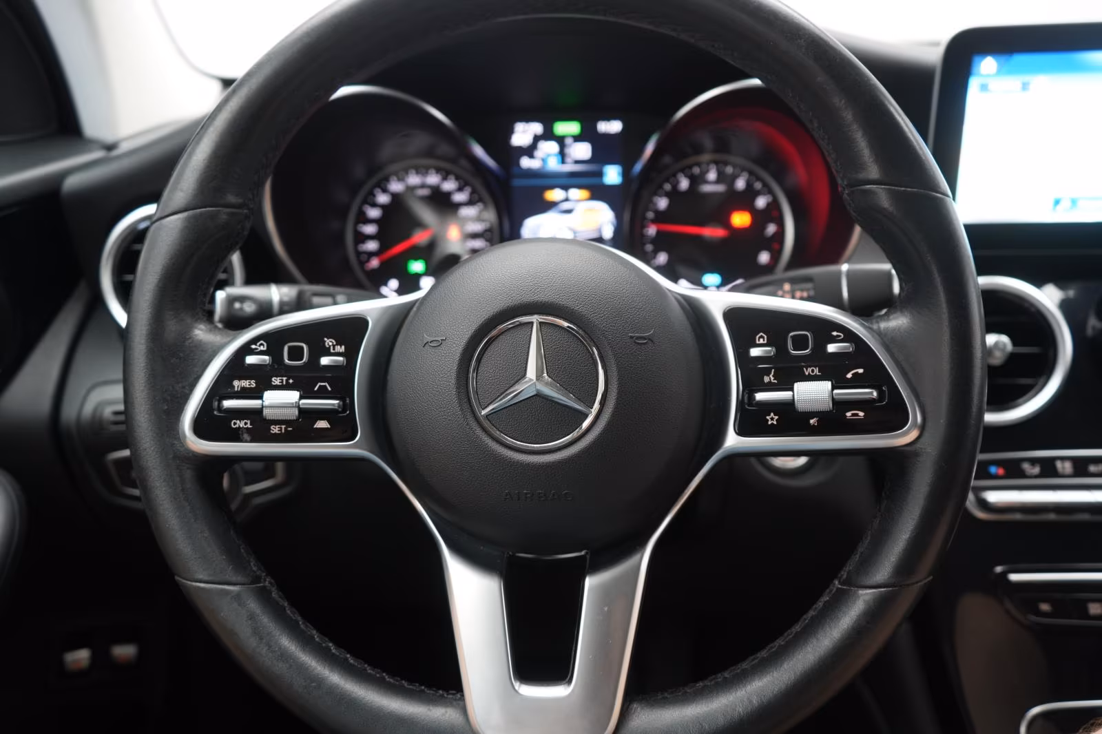 (B-088) Mercedes-Benz GLC 300 e 4Matic 9G-Tronic Distronic/Carplay/Lan - Image 19