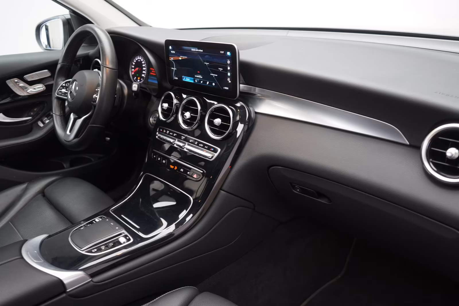 (B-354) Mercedes-Benz(Hybrid) GLC 300 de 4Matic 9G-Tronic Leder/Temp/Kamera - Image 9
