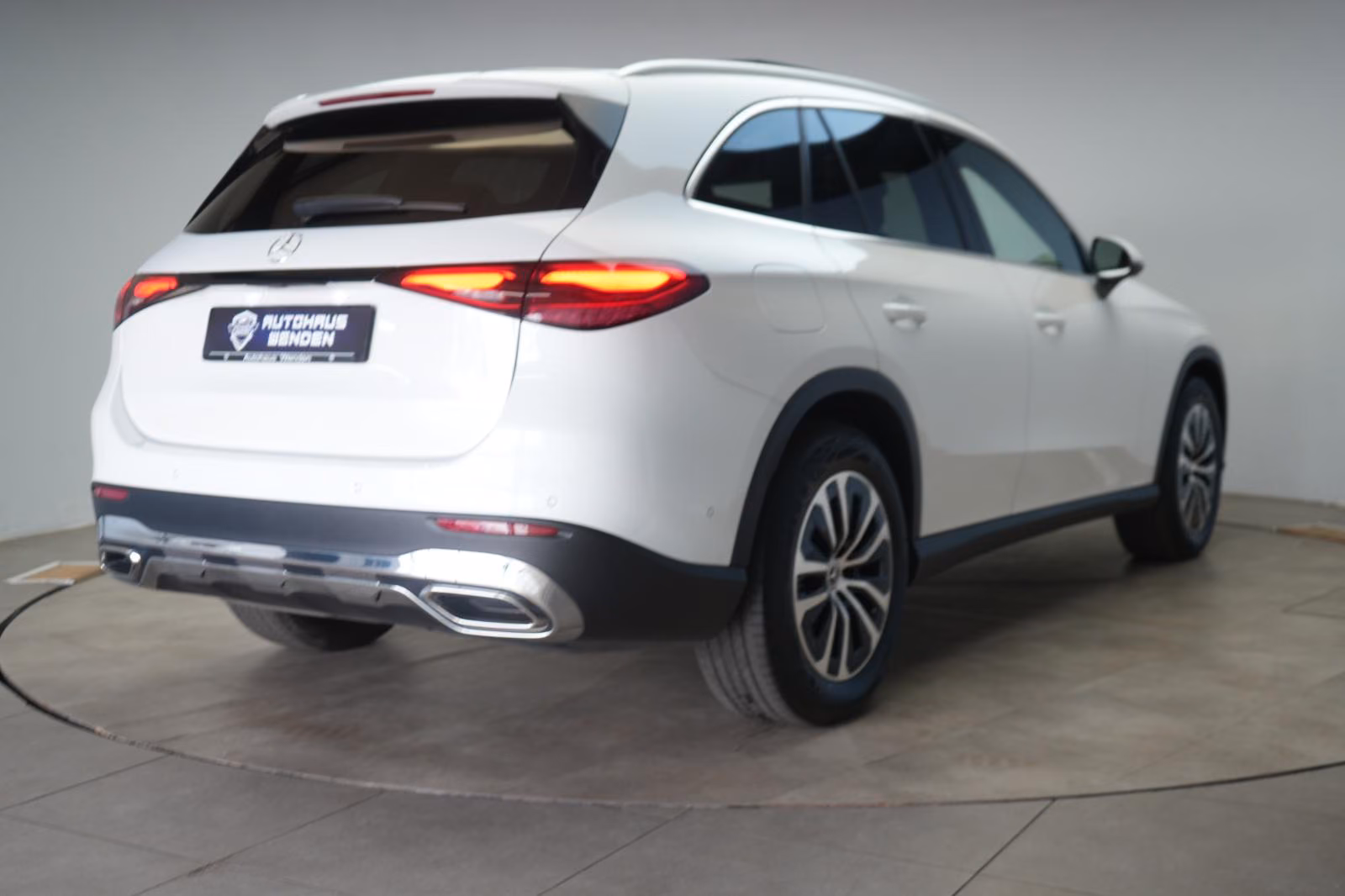 (B-678) Mercedes-Benz GLC 220 d 4Matic 9G-Tronic Avantgarde Distroni - Image 5