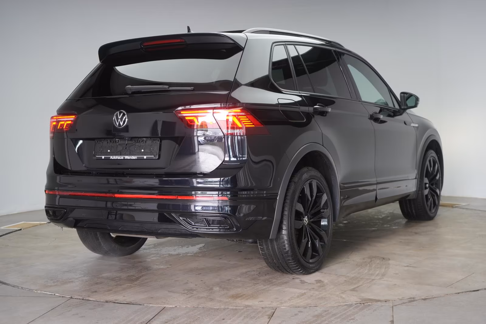 (B-531) Volkswagen Tiguan 2.0 TDI R-Line 4Motion ACC/Kamera/HUD//Pa - Image 5