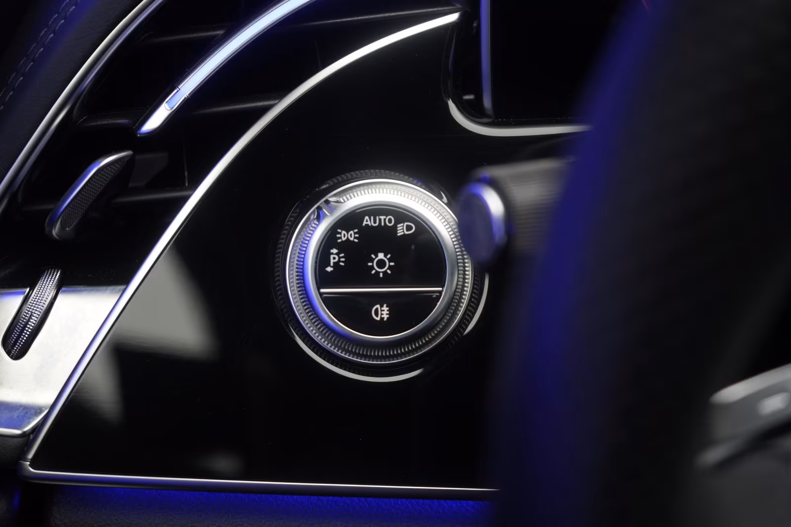 (B-319) Mercedes-Benz(Hybrid) E 300 de 4Matic 9G-T AMG Superscreen/Distronic/P - Image 17