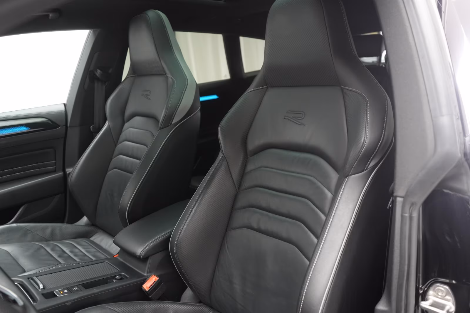 (B-428) Volkswagen Arteon Shooting Brake 2.0 TDI DSG R line Leder/A - Image 8