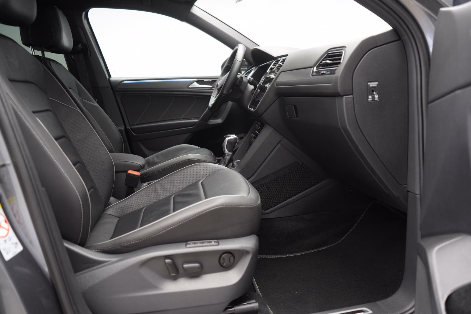 (B-516) Volkswagen(7chỗ) Tiguan Allspace 2.0 TSI 4Motion DSG R-Line Leder - Image 9