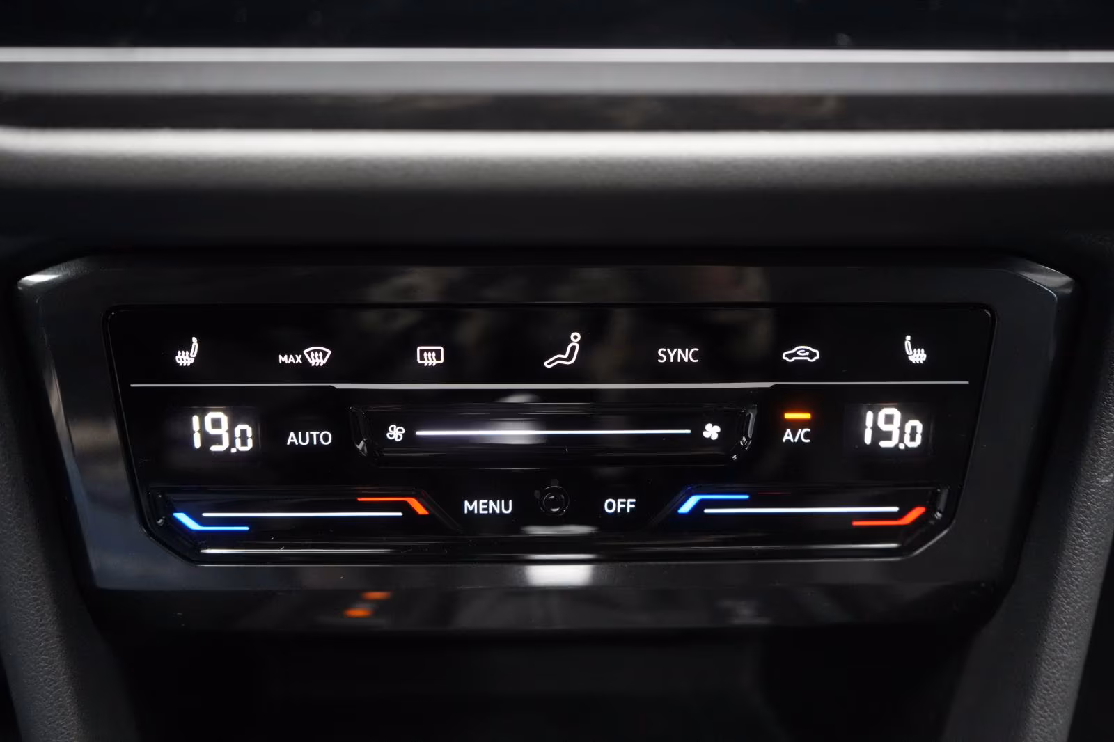 (B-427) Volkswagen Tiguan Allspace 2.0 TDI SCR 4Motion DSG R-Line - Image 14