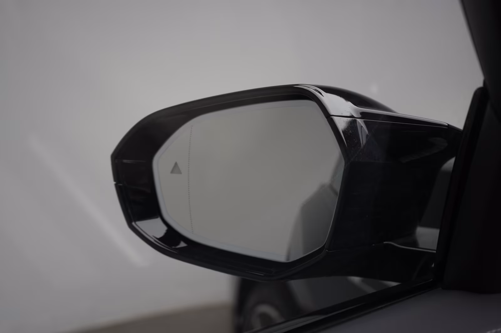 (B-261) BMW i7 M70 xDrive TheatreScreen/Sky Lounge/HUD/B&W/L - Image 15