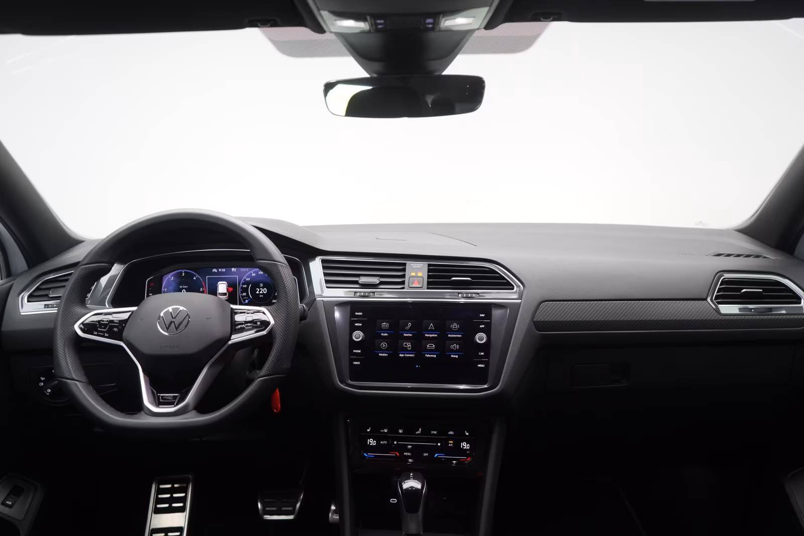 (B-427) Volkswagen Tiguan Allspace 2.0 TDI SCR 4Motion DSG R-Line - Image 12