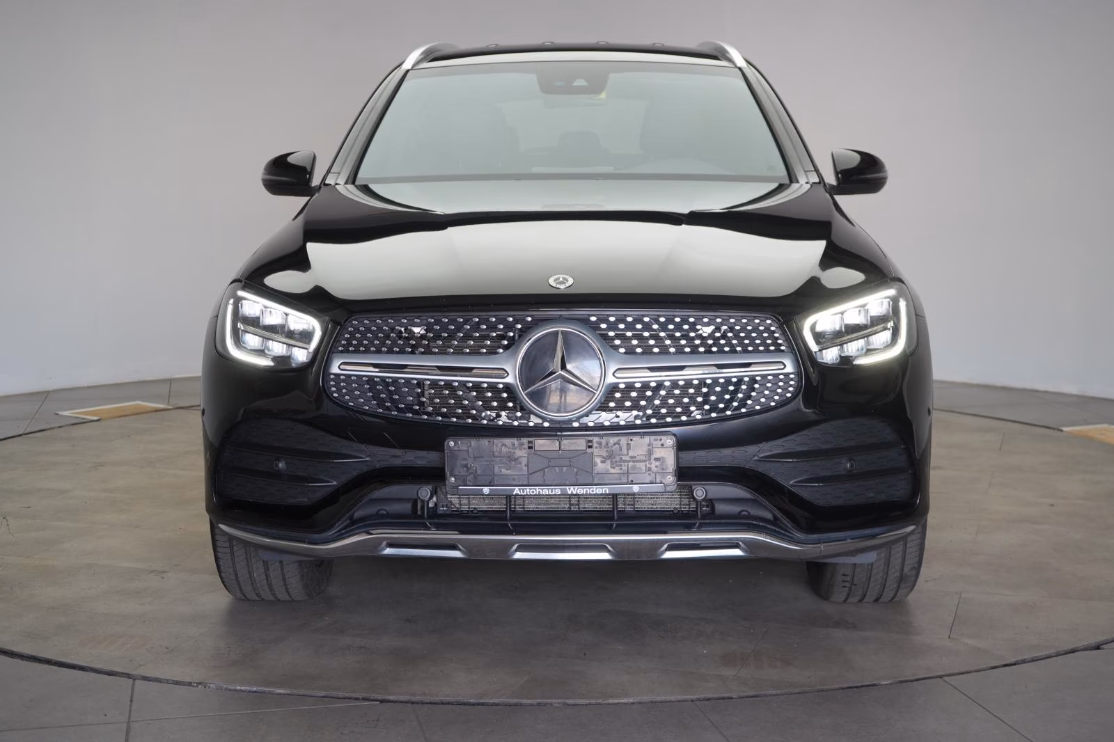 (B-515) Mercedes-Benz(Hybrid) GLC 300 de 4Matic 9G-Tronic AMG CarPlay/Tem - Image 2