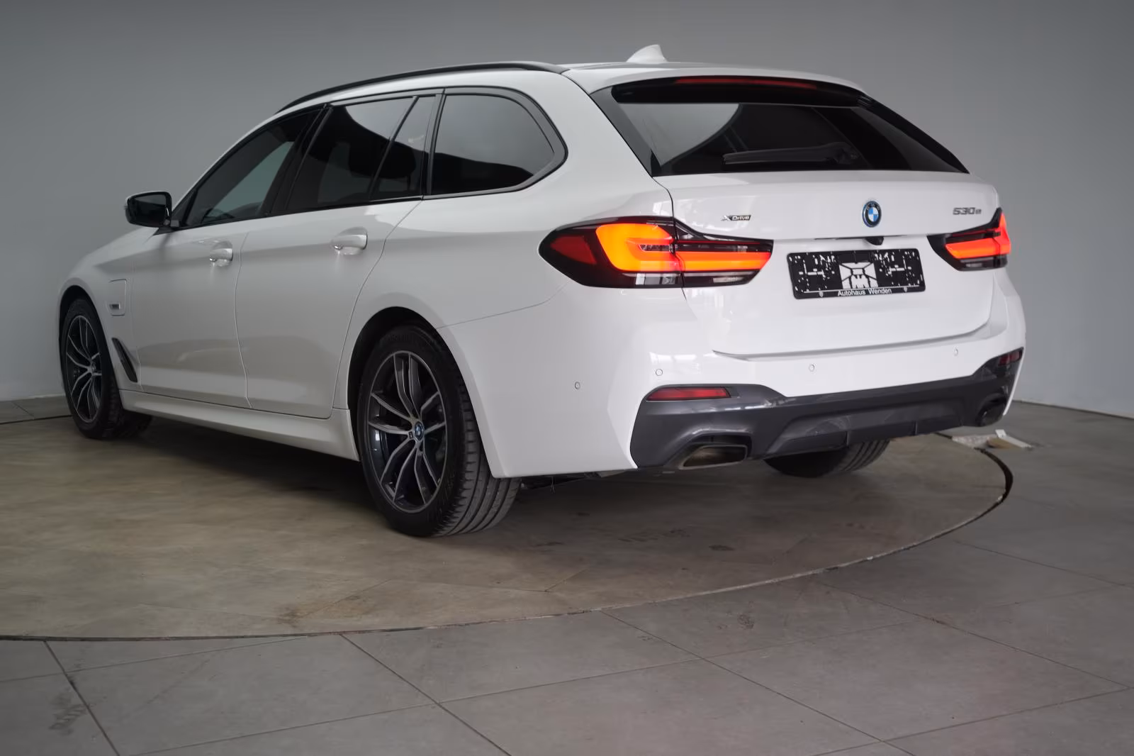 (B-456) BMW(Hybrid) 530 e xDrive Touring M Sport Leder/ACC/Kamera/Vi - Image 4