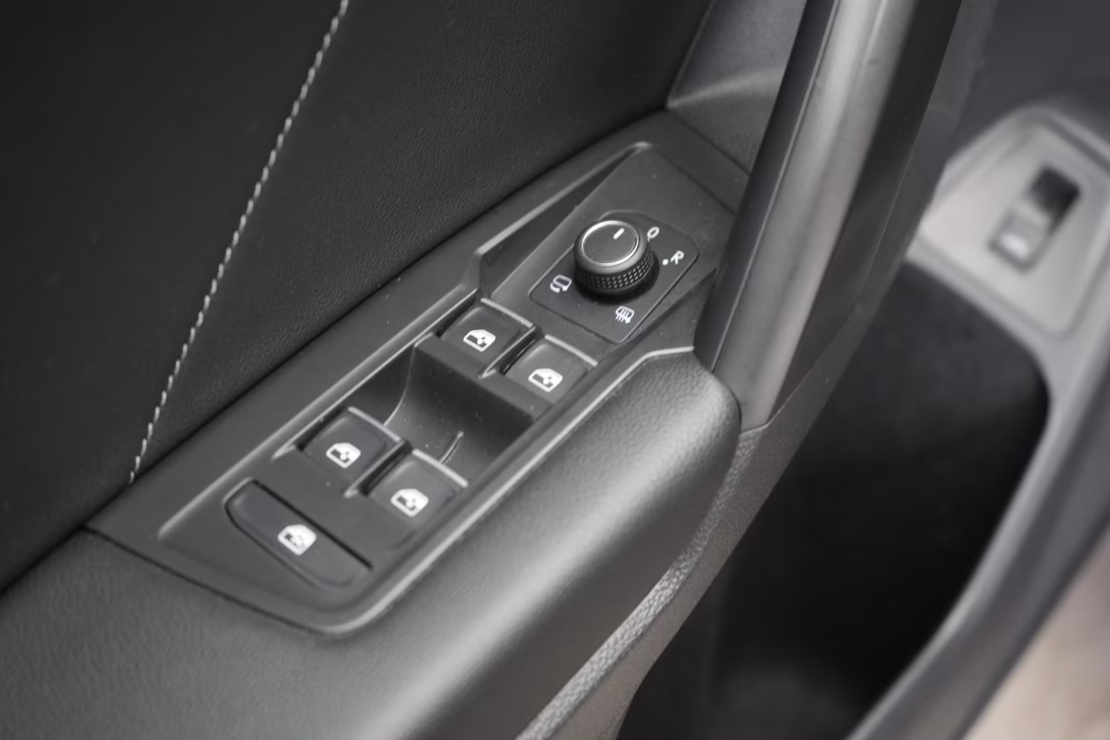 (B-374) Volkswagen Tiguan Allspace 2.0 TDI 4Motion DSG R line Navi/ - Image 15