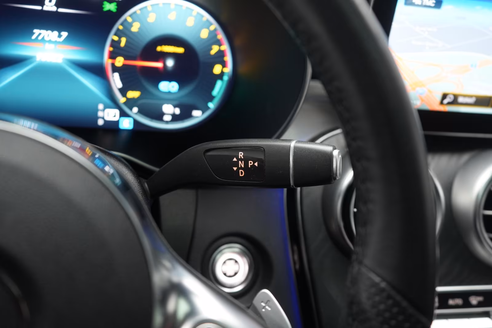 (B-703) Mercedes-Benz(Hybrid) GLC 300 e 4Matic 9G-Tronic AMG Leder/Distroni - Image 13