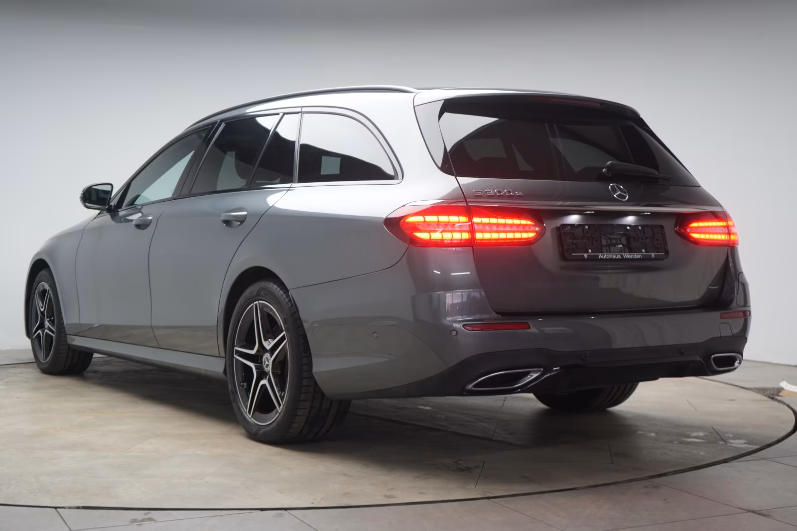 (B-483) Mercedes-Benz(Hybrid) E 300 e T 9G-Tronic AMG Distronic/Kamera/Lane/ - Image 4