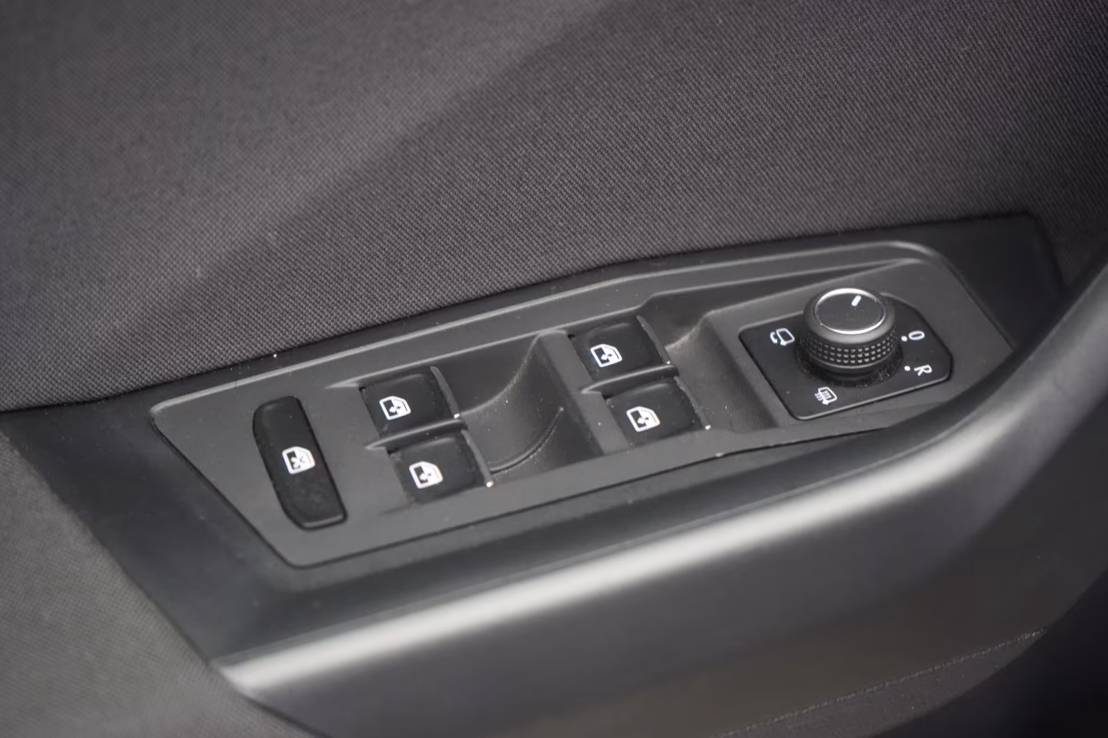 (B-264) Volkswagen T-Roc 1.5 TSI DSG Active CarPlay/ACC/Lane/AHK - Image 12