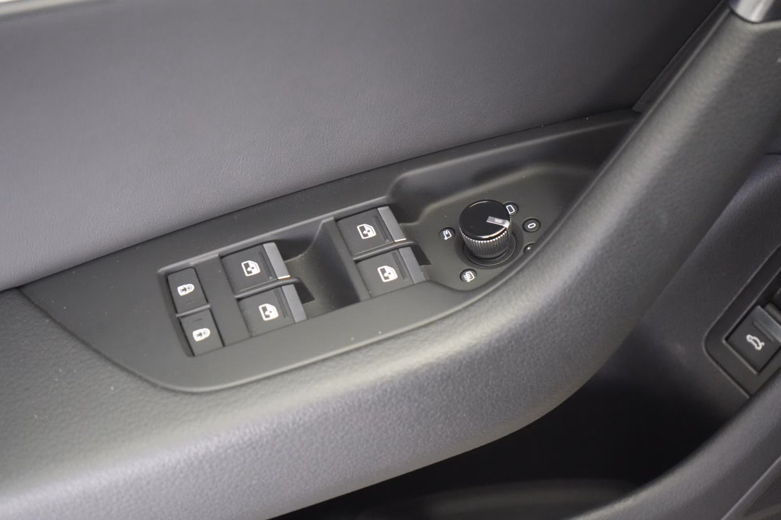 (B-217) Audi A6 40 TDI S tronic S line ACC/Lane/AHK/ - Image 12