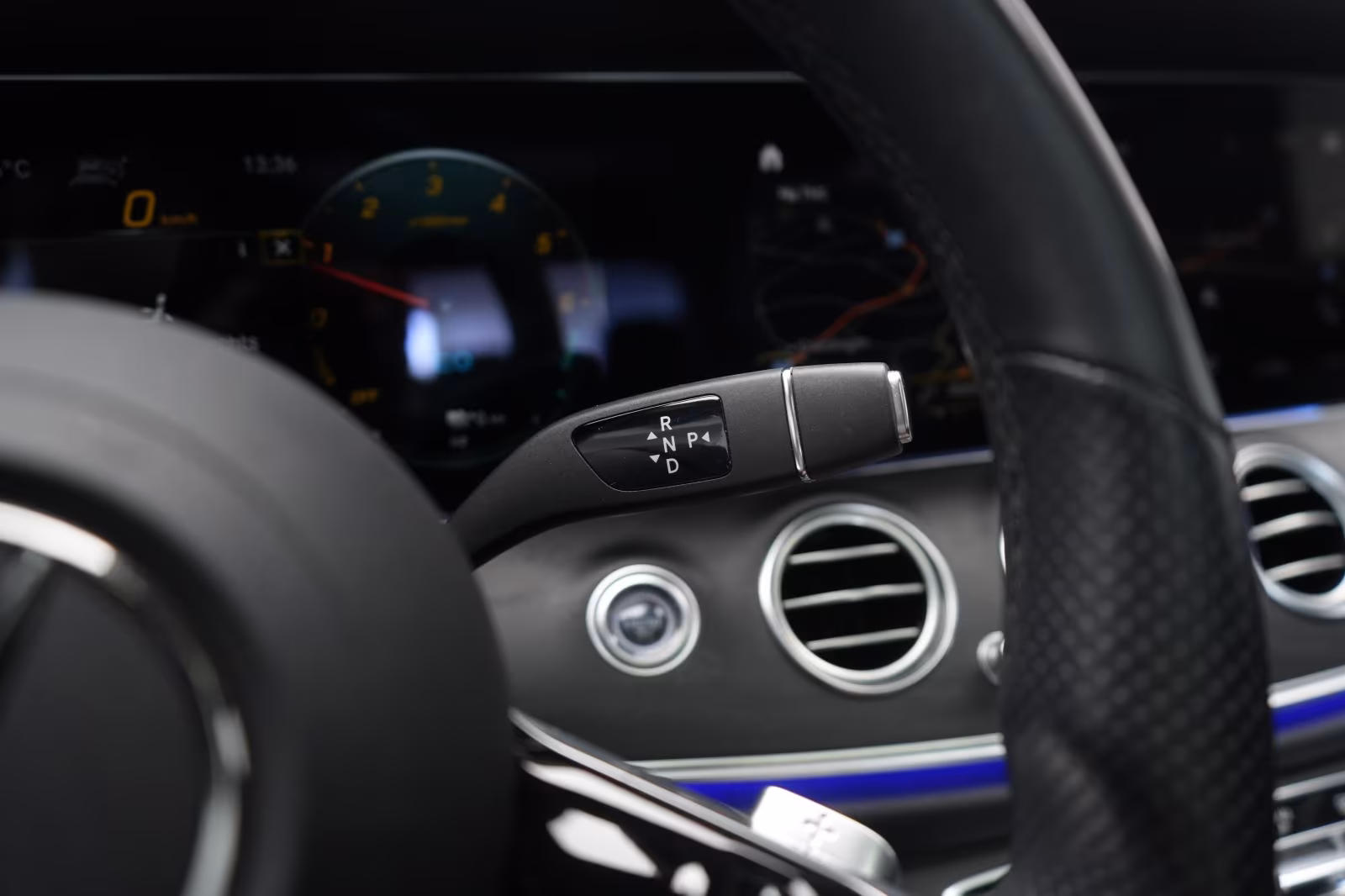 (B-575) Mercedes-Benz(Hybrid) E 300 de 4Matic 9G-Tronic AMG Distronic/Kamera/P - Image 17