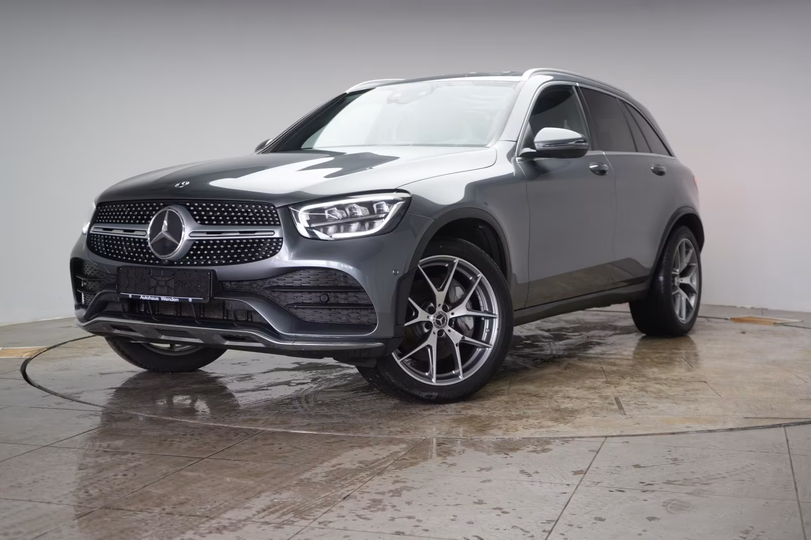 (B-587) Mercedes-Benz(Hybrid) GLC 300 e 4Matic 9G-Tronic AMG Temp/Kamera - Image 3