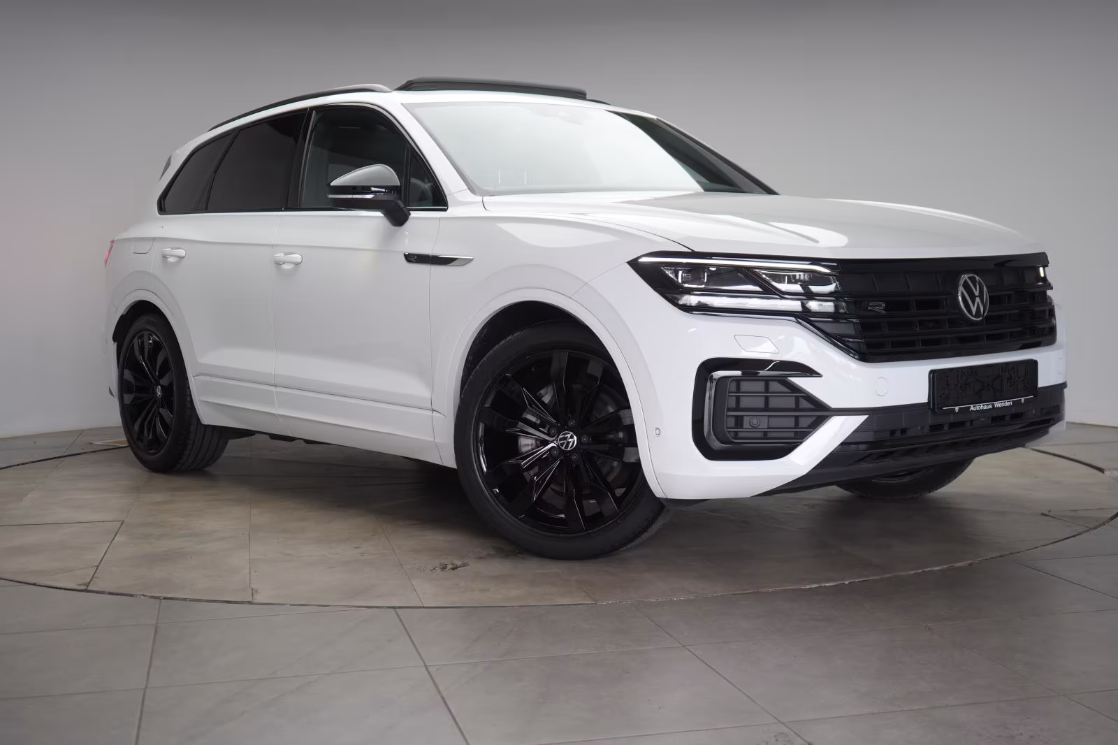 (B-603) Volkswagen Touareg 3.0 V6 TDI 4Motion R-Line Leder/ACC/Kame - Image 1