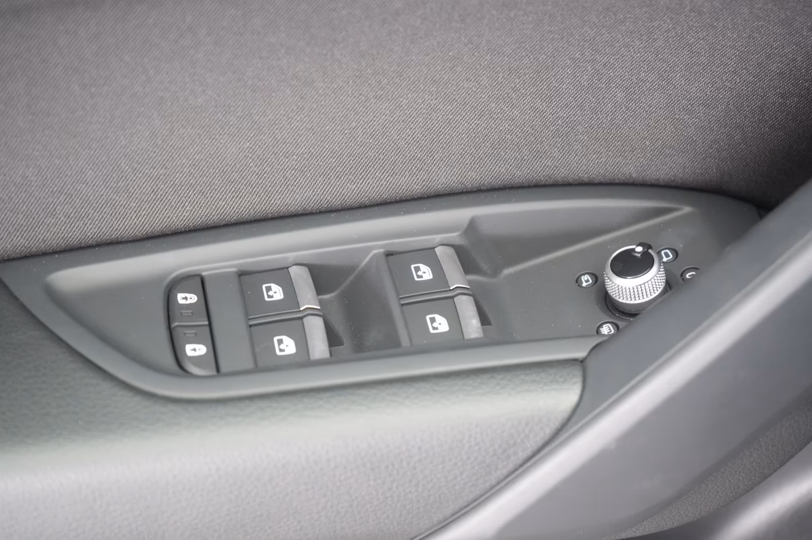 (B-414) Audi Q5 40 TDI quattro S tronic Navi/LED/Virtual/PDC - Image 15