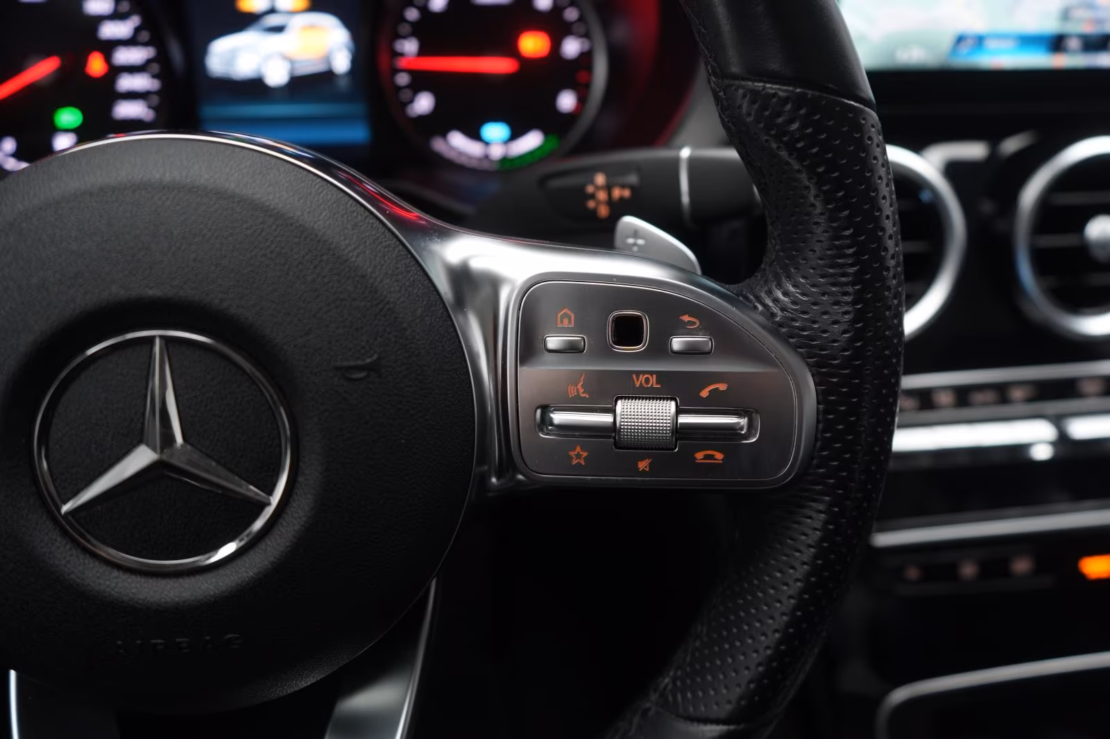 (B-178) Mercedes-Benz(Hybrid) GLC 300 de 4Matic 9G-Tronic AMG CarPlay/Temp/ - Image 12