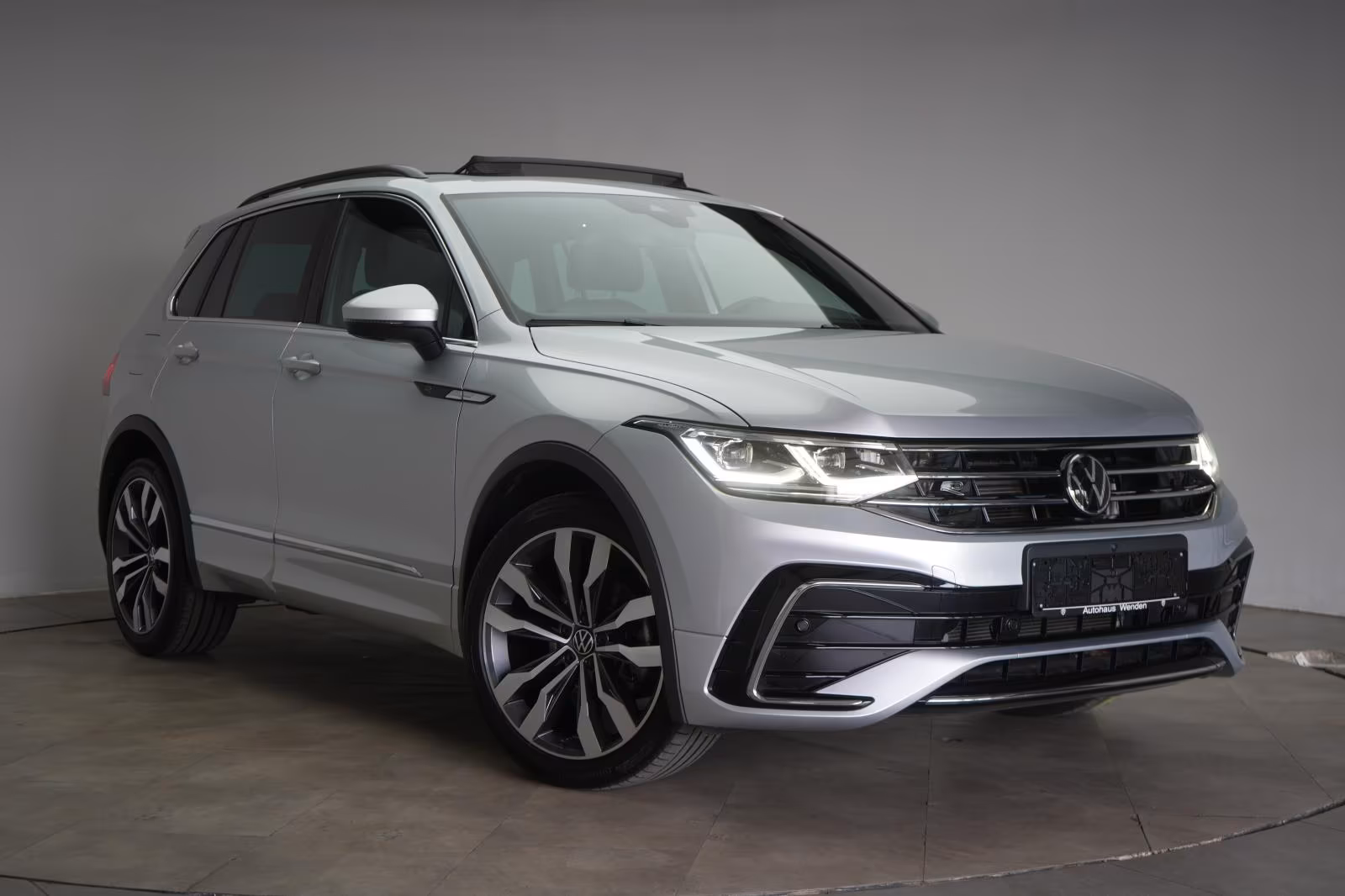 (B-553) Volkswagen Tiguan 1,5 TSI R line ACC/Kamera/Virtual/H&K/Pan - Image 1