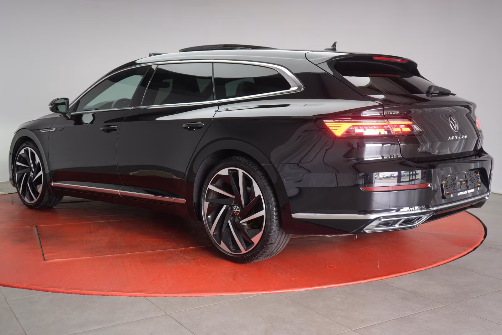 (B-686) Volkswagen Arteon Shooting Brake 2.0 TSI DSG R line Lede - Image 3