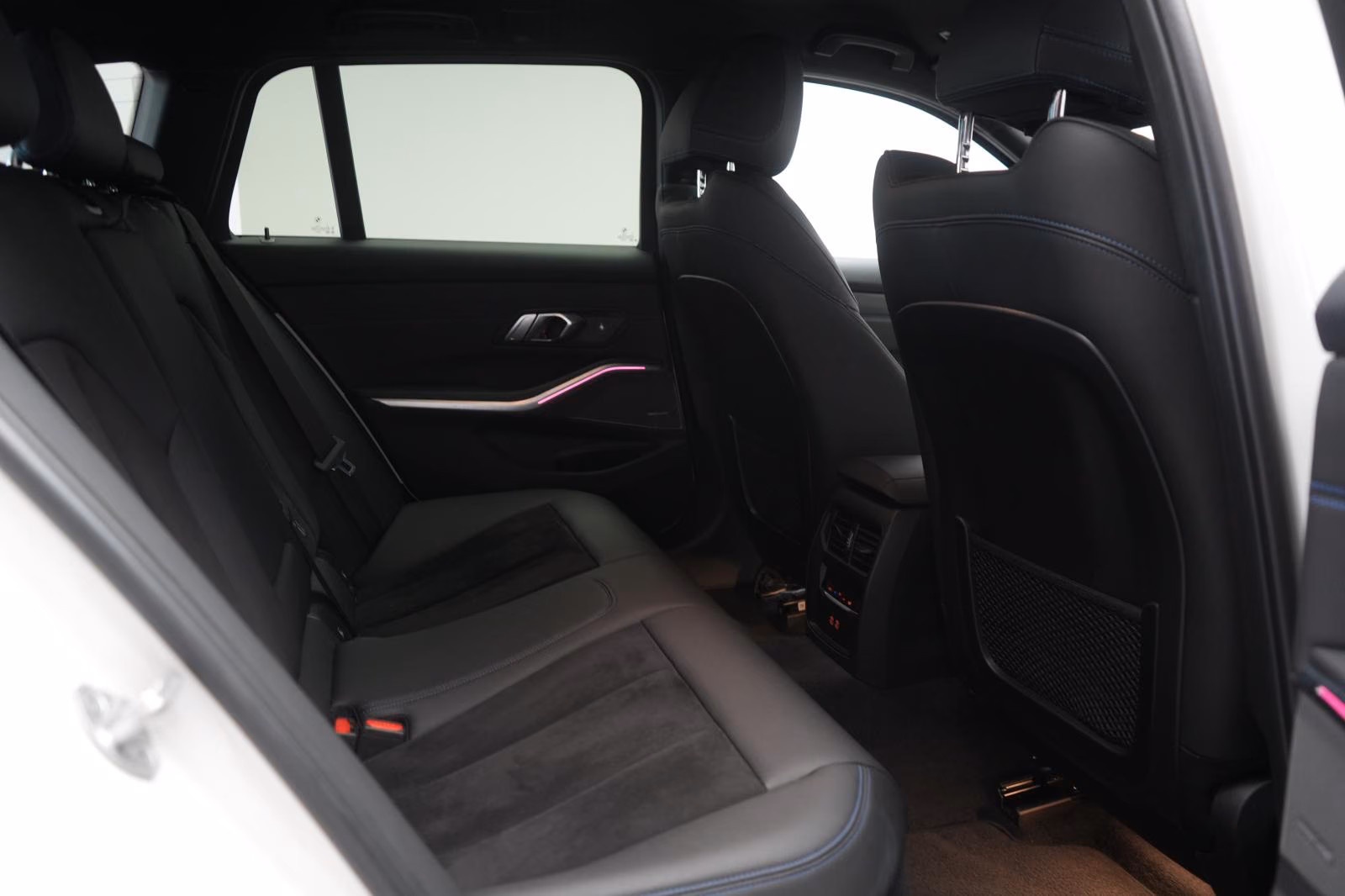 (B-320) BMW(Hybrid) 320 e Touring M Sport ACC/Kamera/H&K/Wide/Lane/S - Image 11