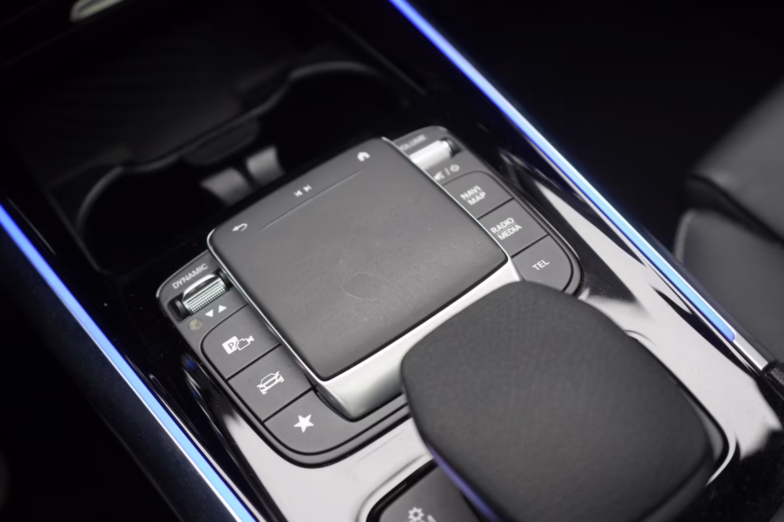 (B-086) Mercedes-Benz GLA 35 AMG 4Matic Pano/STHZ/HUD/360Kamera - Image 19