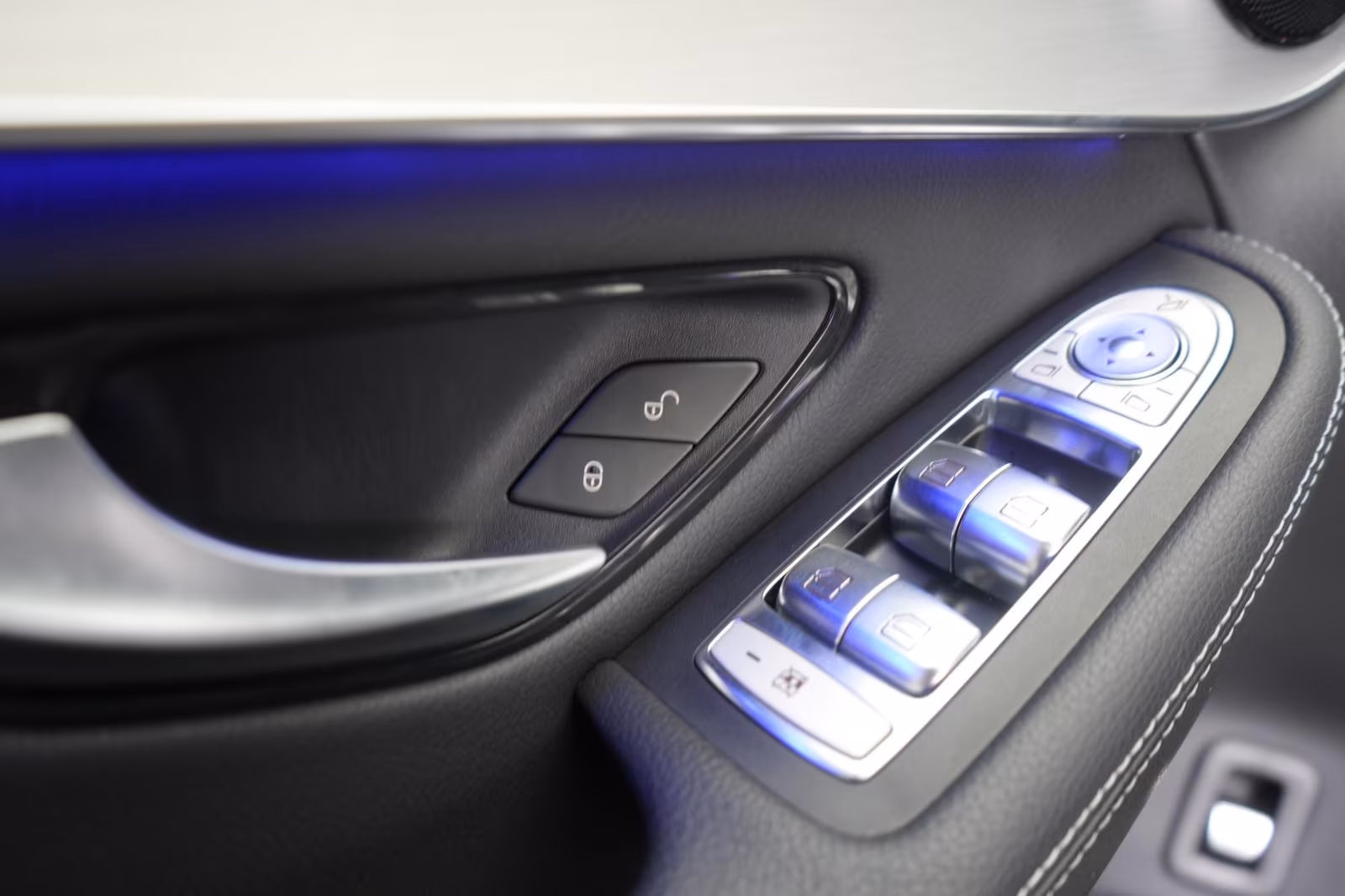 (B-297) Mercedes-Benz(Hybrid) GLC 300 de 4Matic AMG Distronic/kamera/Pano/ - Image 16
