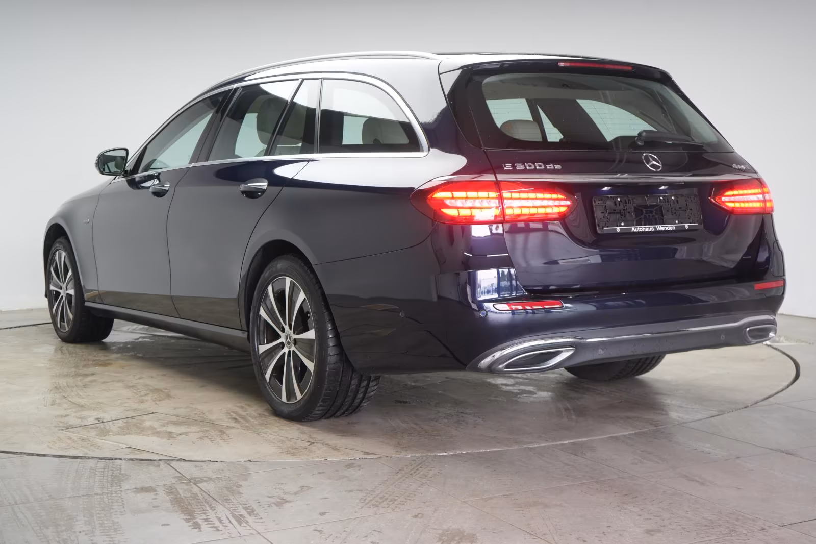(B-368) Mercedes-Benz(Hybrid) E 300 de 4Matic T 9G-Tronic Avantgarde Distronic - Image 4