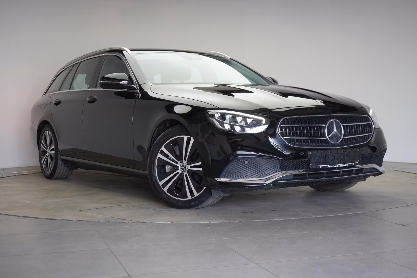 (B-195) Mercedes-Benz E 400 d 4Matic T 9G-Tronic Avantgarde CarPlay/Te - Image 1
