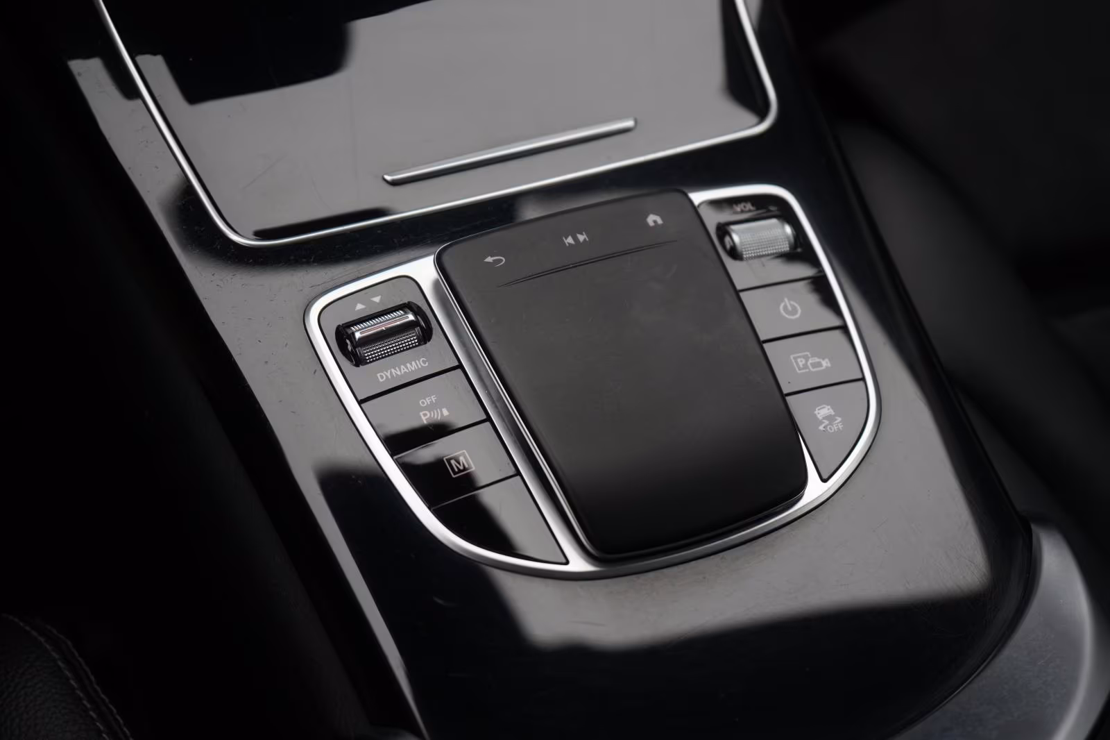 (B-178) Mercedes-Benz(Hybrid) GLC 300 de 4Matic 9G-Tronic AMG CarPlay/Temp/ - Image 15