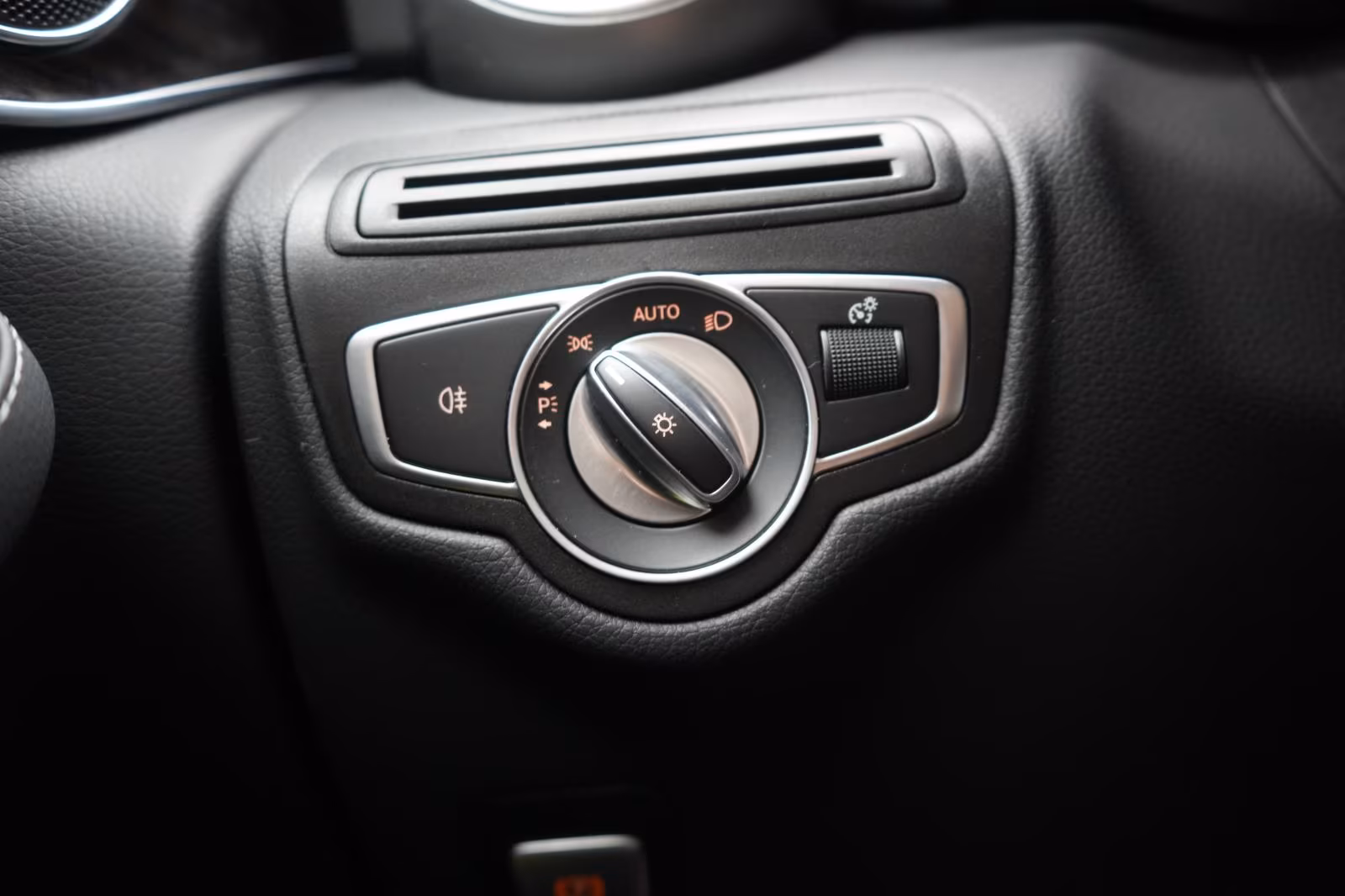 (B-702) Mercedes-Benz GLC 300 de 4Matic 9G-Tronic Temp/360Kamera/Carpl - Image 15