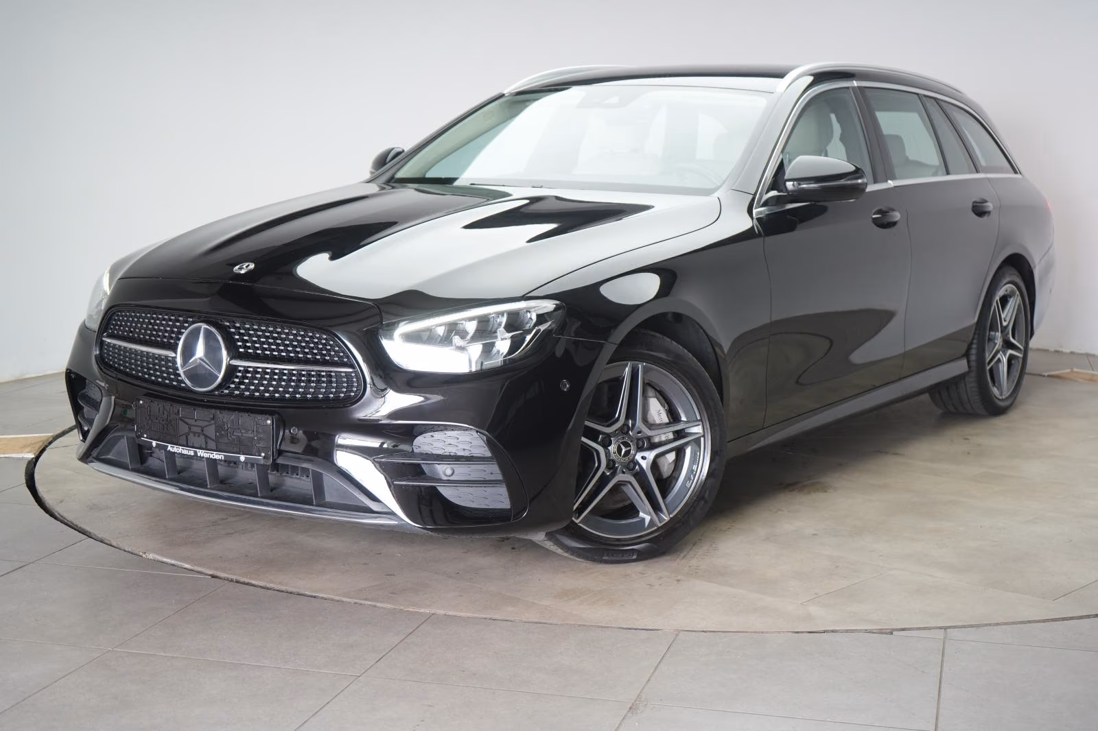 (B-724) Mercedes-Benz(Hybrid) E 300 de T 9G-Tronic AMG CarPlay/Temp/Kamera - Image 3