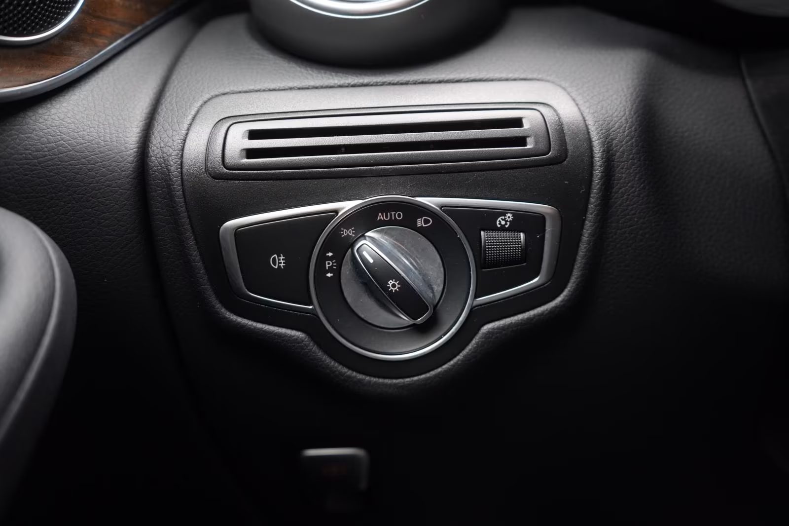 (B-219) Mercedes-Benz(Hybrid) GLC 300 de 4Matic 9G-Tronic CarPlay/Temp/Kam - Image 16