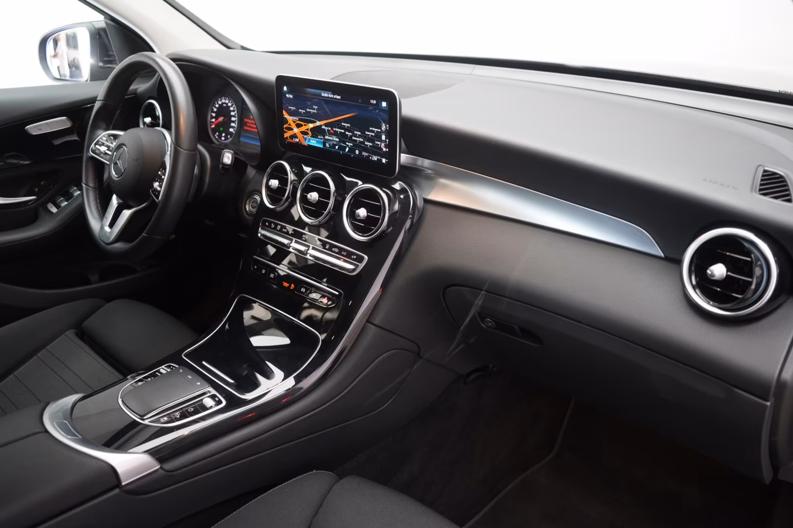 (B-376) Mercedes-Benz(Hybrid) GLC 300 e 4Matic 9G-Tronic Temp/Kamera/AHK/ - Image 10