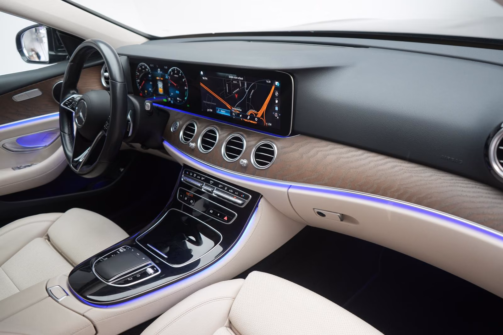 (B-724) Mercedes-Benz(Hybrid) E 300 de T 9G-Tronic AMG CarPlay/Temp/Kamera - Image 10